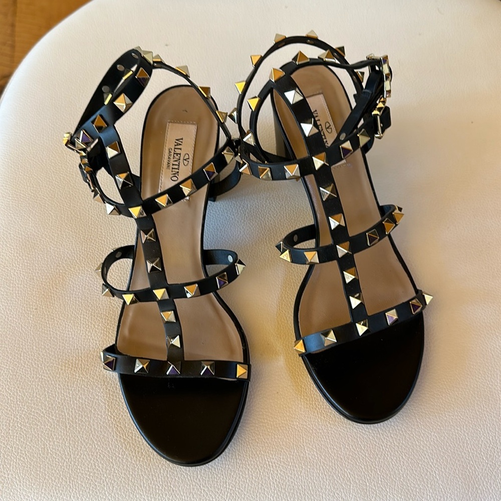 Valentino Garavani Rockstud Calfskin Ankle Strap Sandal 60MM -black